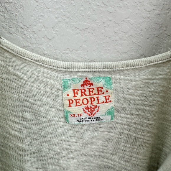 FREE PEOPLE TANK (XS) & MOSSIMO CARGO SHORTS (size 1) DISTRESSED SUMMER BUNDLE - Picture 4 of 9